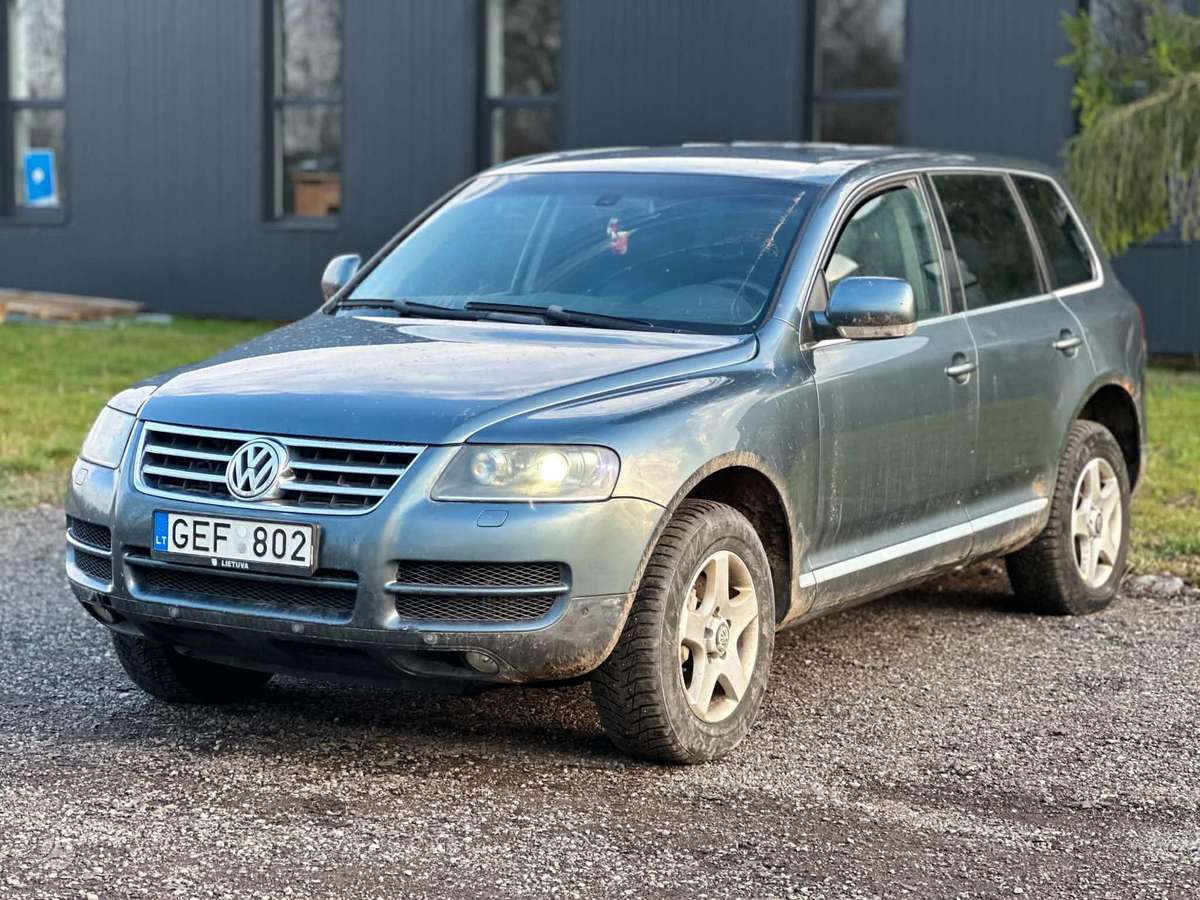 Volkswagen Touareg 2005 — rear view