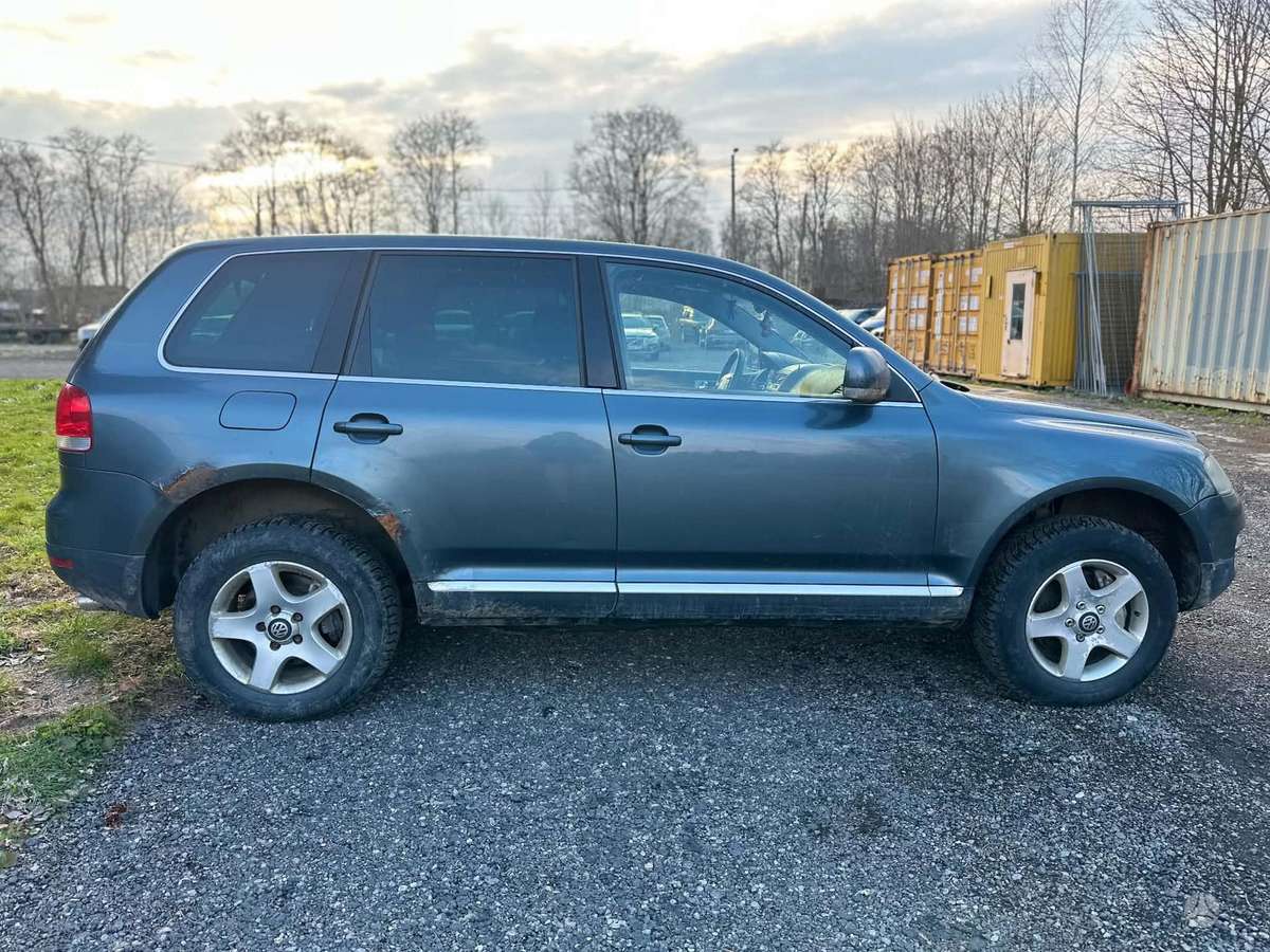 Volkswagen Touareg 2005 — engine 2967 cm³, 224 HP (165kW)