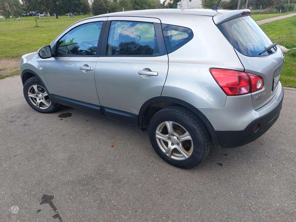 Nissan Qashqai 2009 — rear view