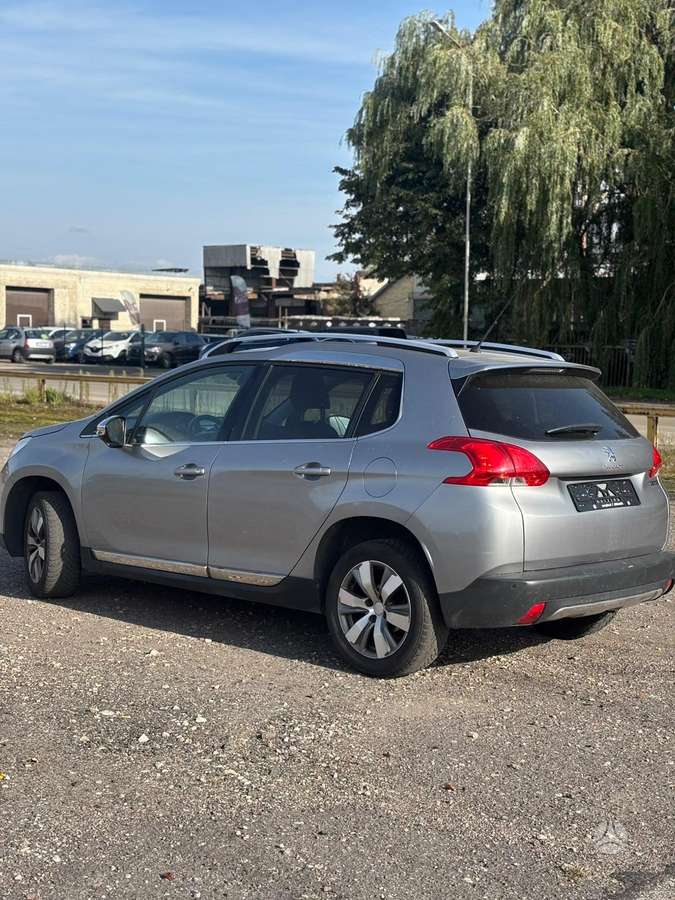 Peugeot 2008 2013 — салон