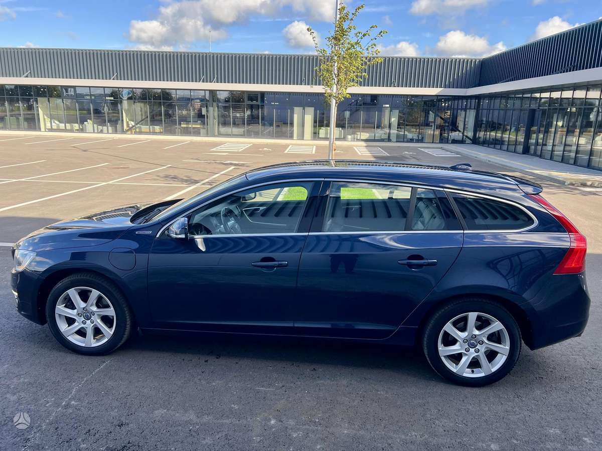 Volvo V60 2014 — photo 11