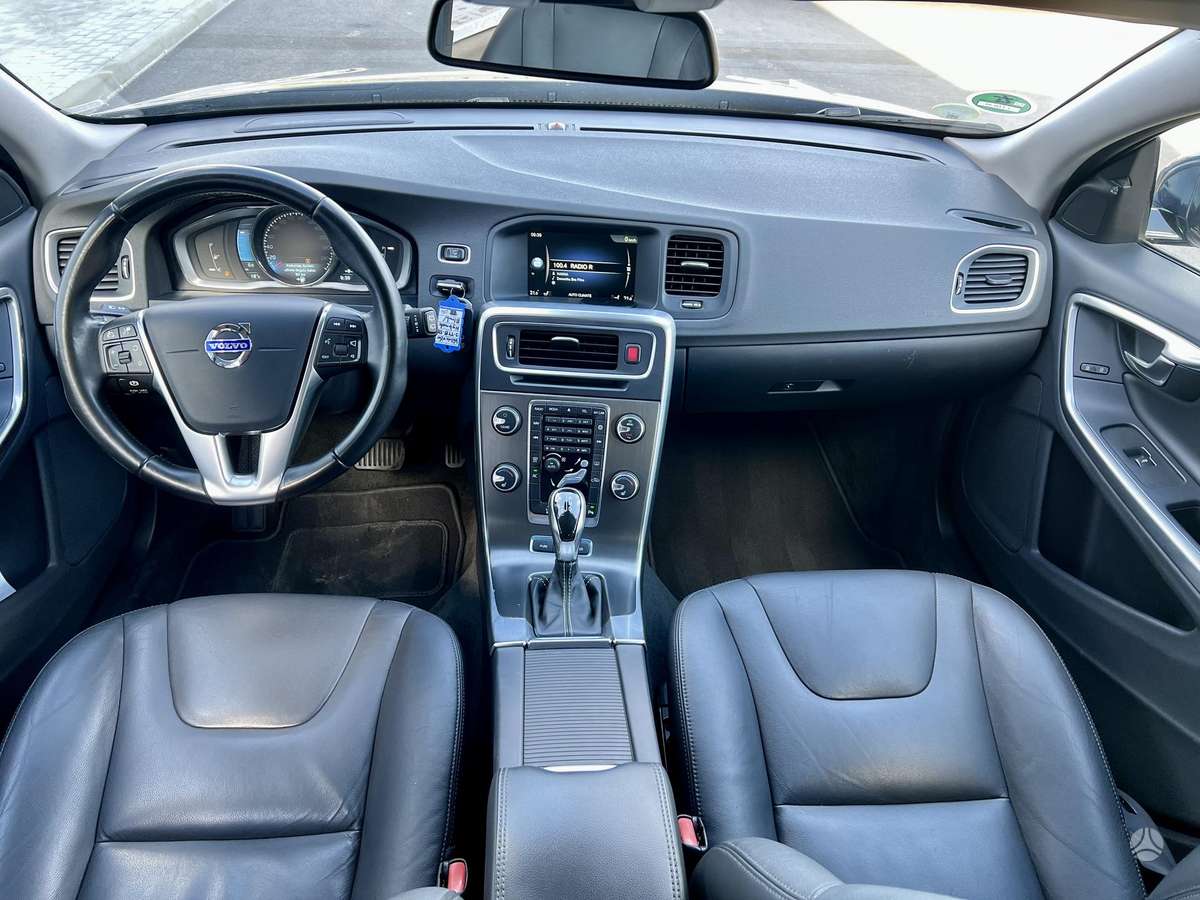Volvo V60 2014 — photo 17