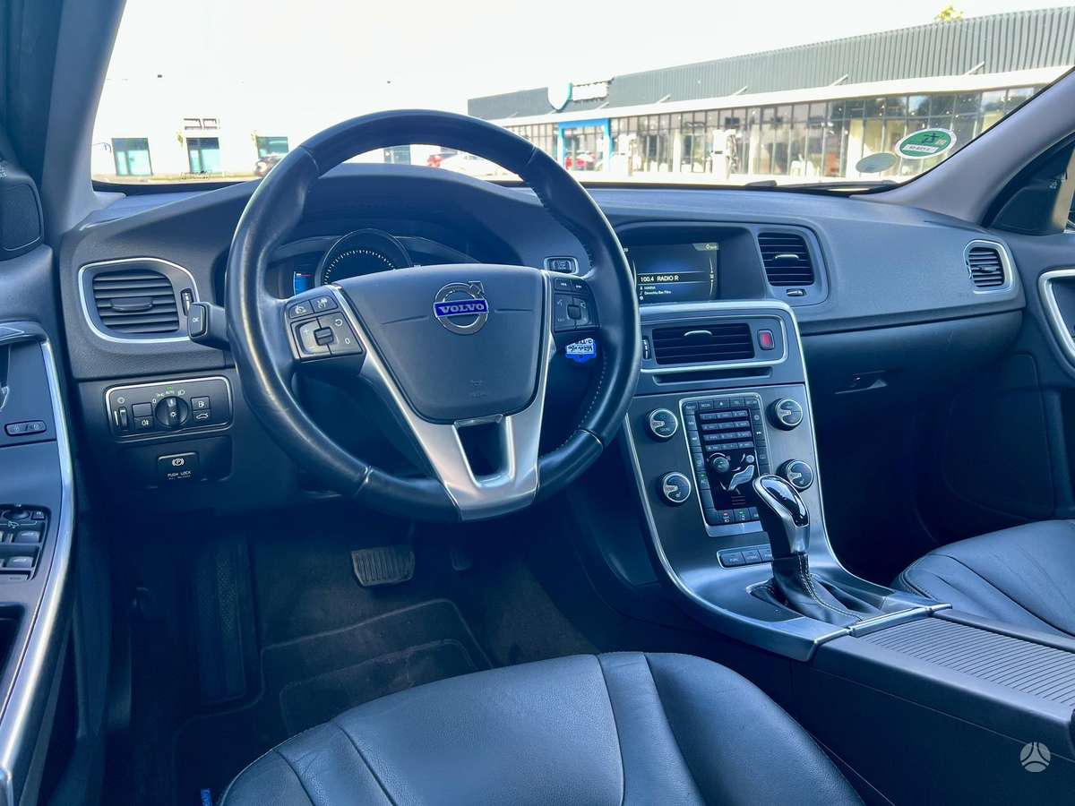 Volvo V60 2014 — photo 18