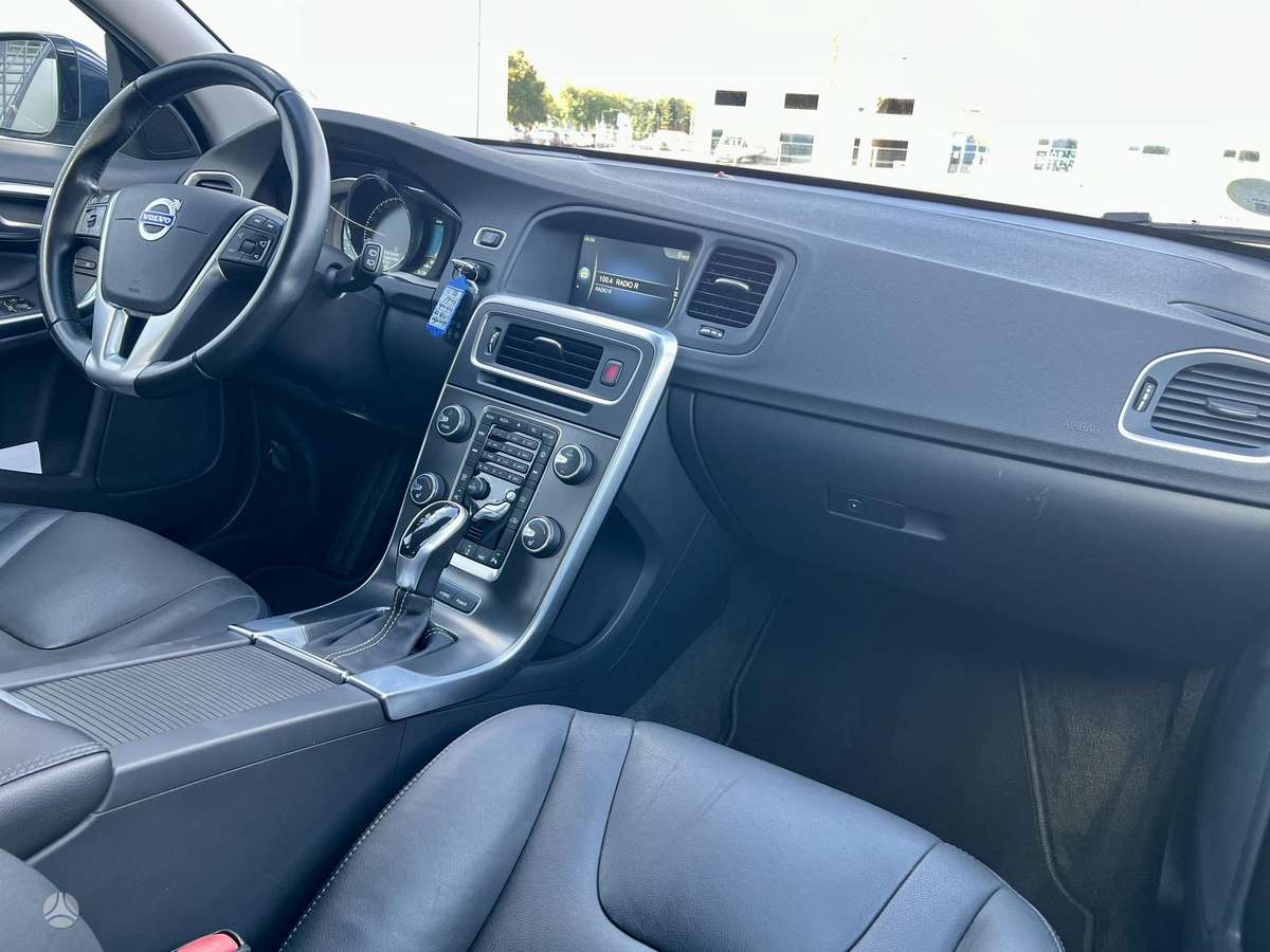 Volvo V60 2014 — photo 20