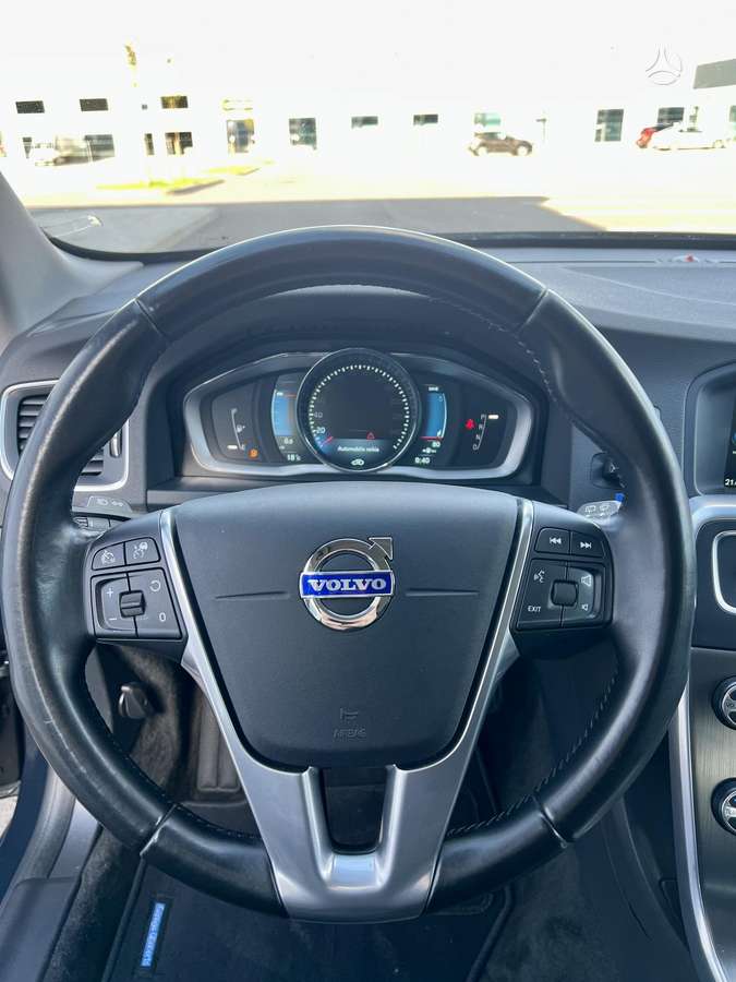 Volvo V60 2014 — photo 23