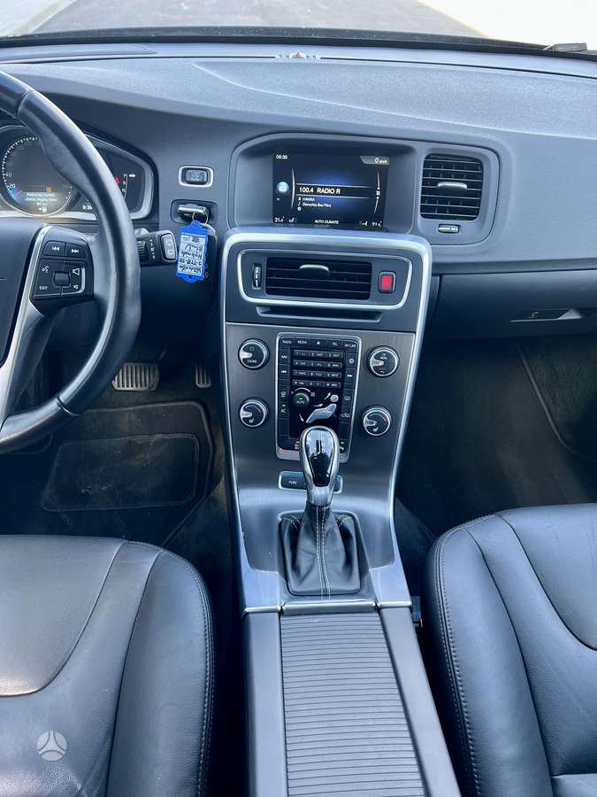 Volvo V60 2014 — photo 24