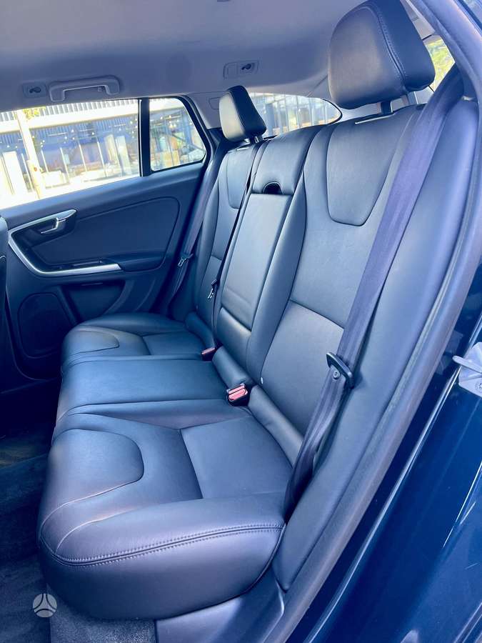 Volvo V60 2014 — photo 28