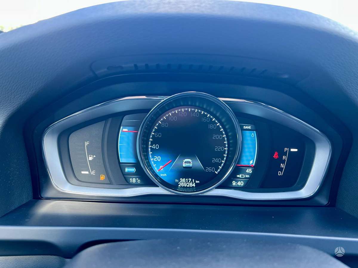 Volvo V60 2014 — photo 31