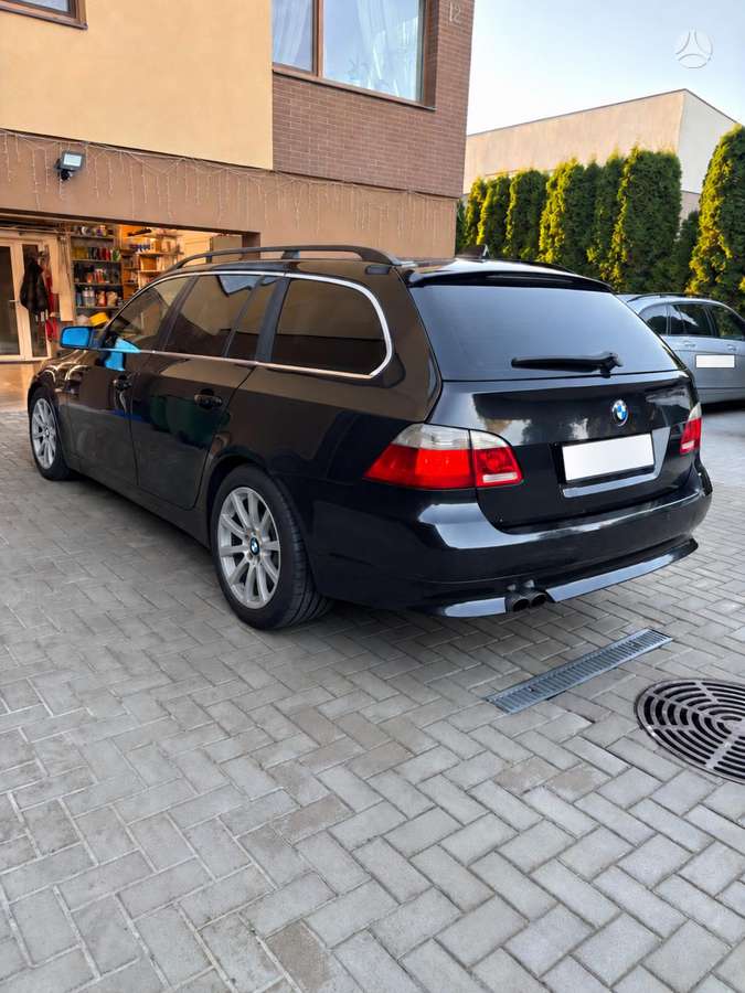 BMW 530 2004 — салон