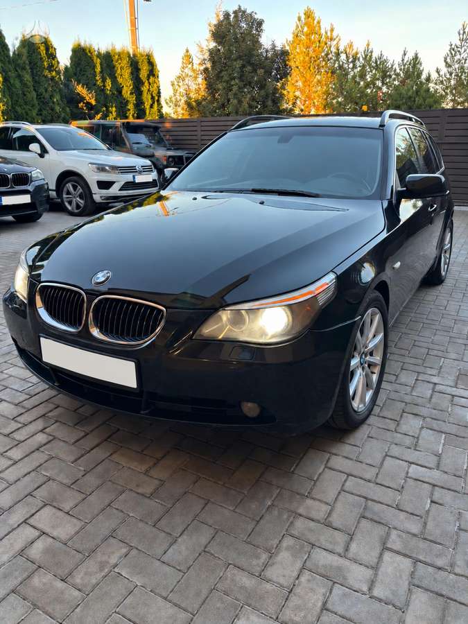 BMW 530 2004 — двигун 2995 cm³, 218 HP (160kW)