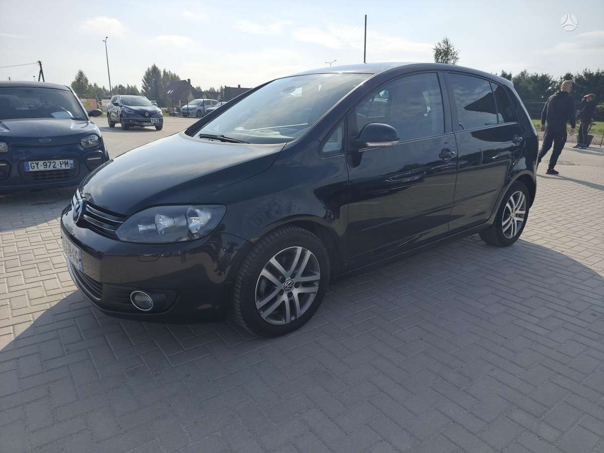 Volkswagen Golf 2010 — rear view