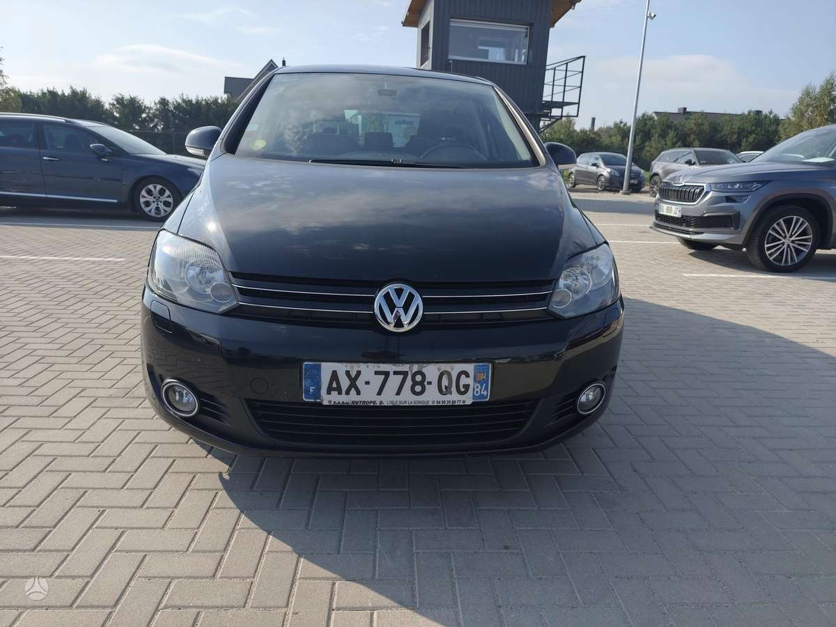 Volkswagen Golf 2010 — interior