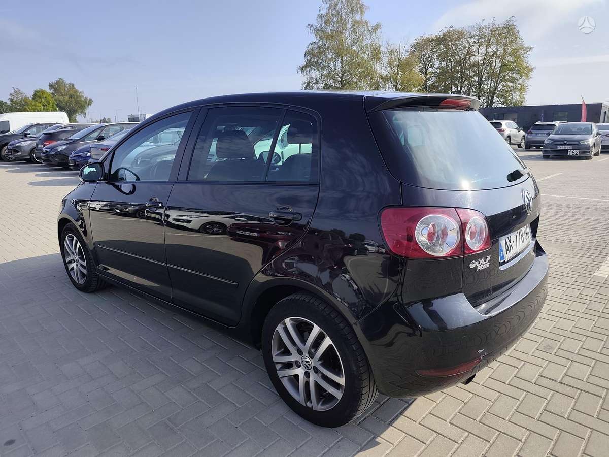 Volkswagen Golf 2010 — engine 1598 cm³, 105 HP (77kW)