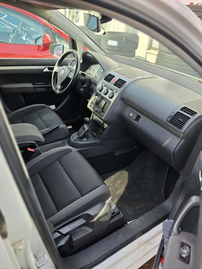 Volkswagen Touran 2009 — photo 10