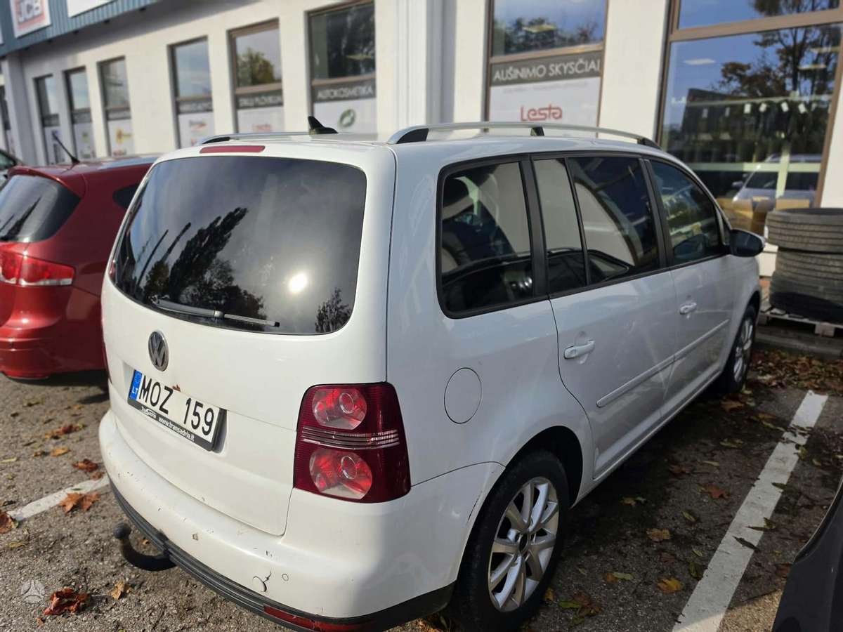 Volkswagen Touran 2009 — photo 11