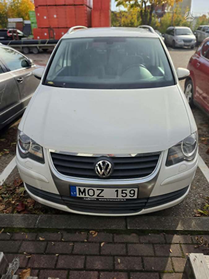 Volkswagen Touran 2009 — interior