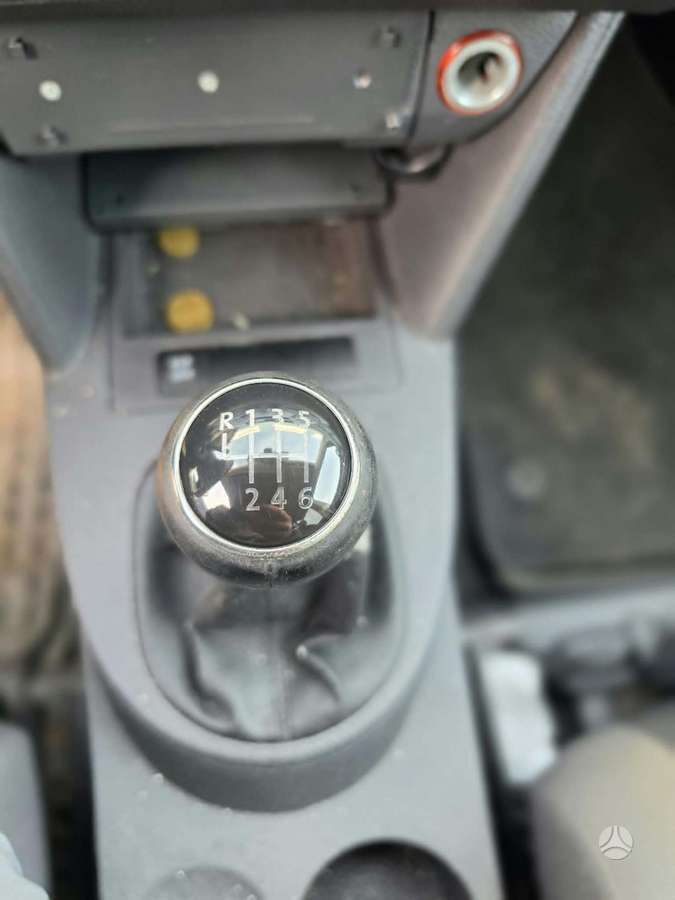 Volkswagen Touran 2009 — engine 1896 cm³, 105 HP (77kW)