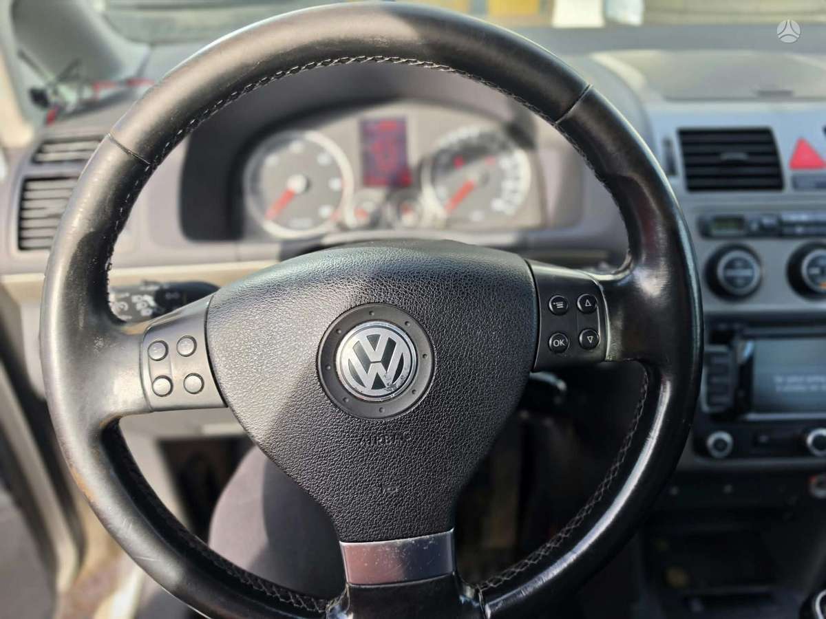 Volkswagen Touran 2009 — photo 6