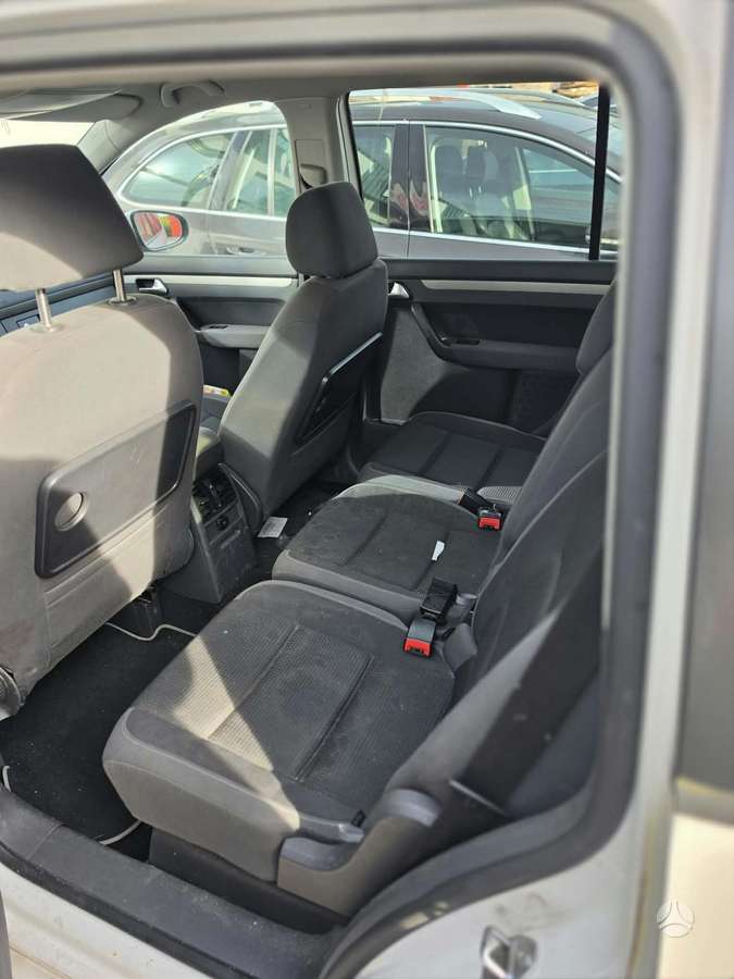 Volkswagen Touran 2009 — photo 8