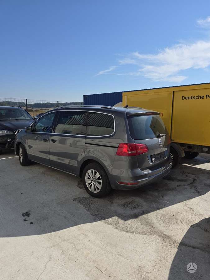 Volkswagen Sharan 2011 — салон