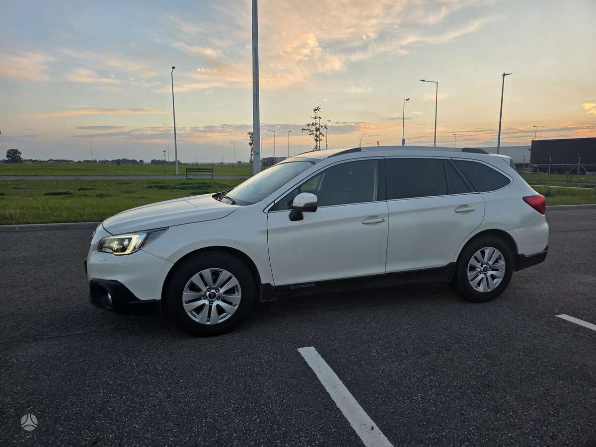 Subaru Outback 2015 — вигляд ззаду