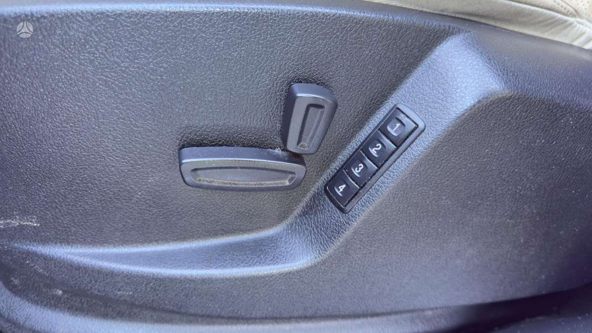 Ford Galaxy 2013 — photo 18