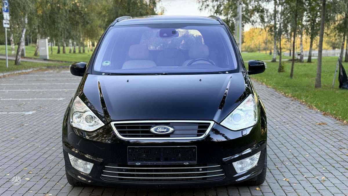 Ford Galaxy 2013 — rear view