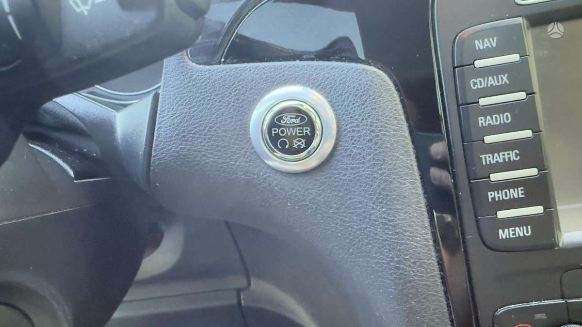 Ford Galaxy 2013 — photo 21