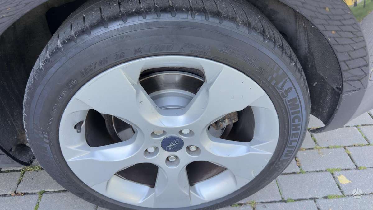 Ford Galaxy 2013 — photo 24