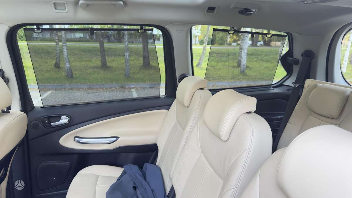 Ford Galaxy 2013 — photo 25