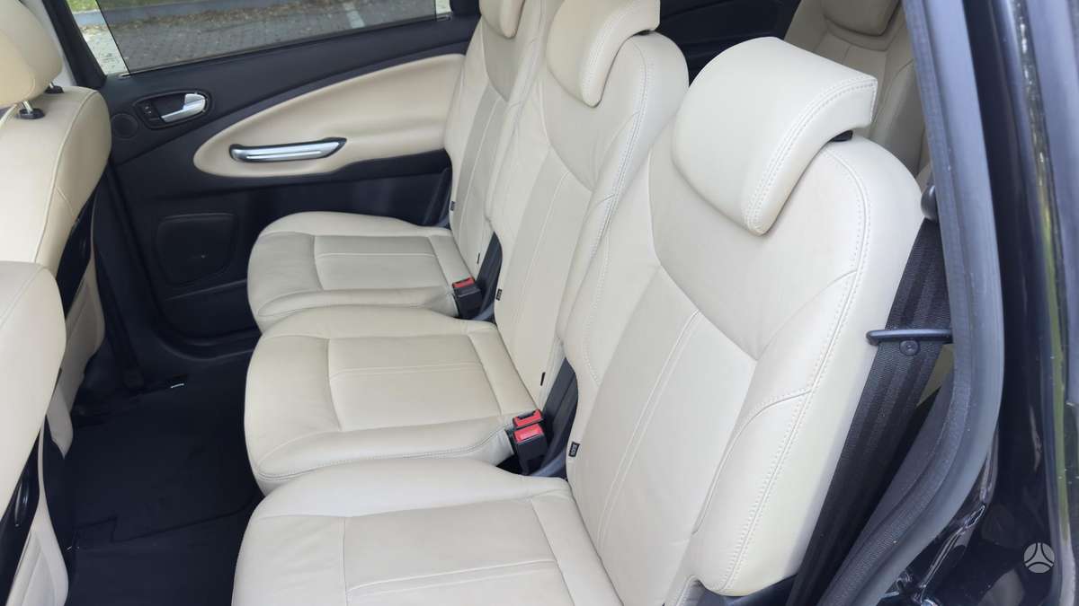 Ford Galaxy 2013 — photo 26