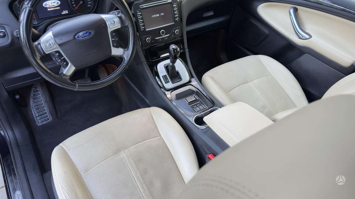 Ford Galaxy 2013 — photo 27