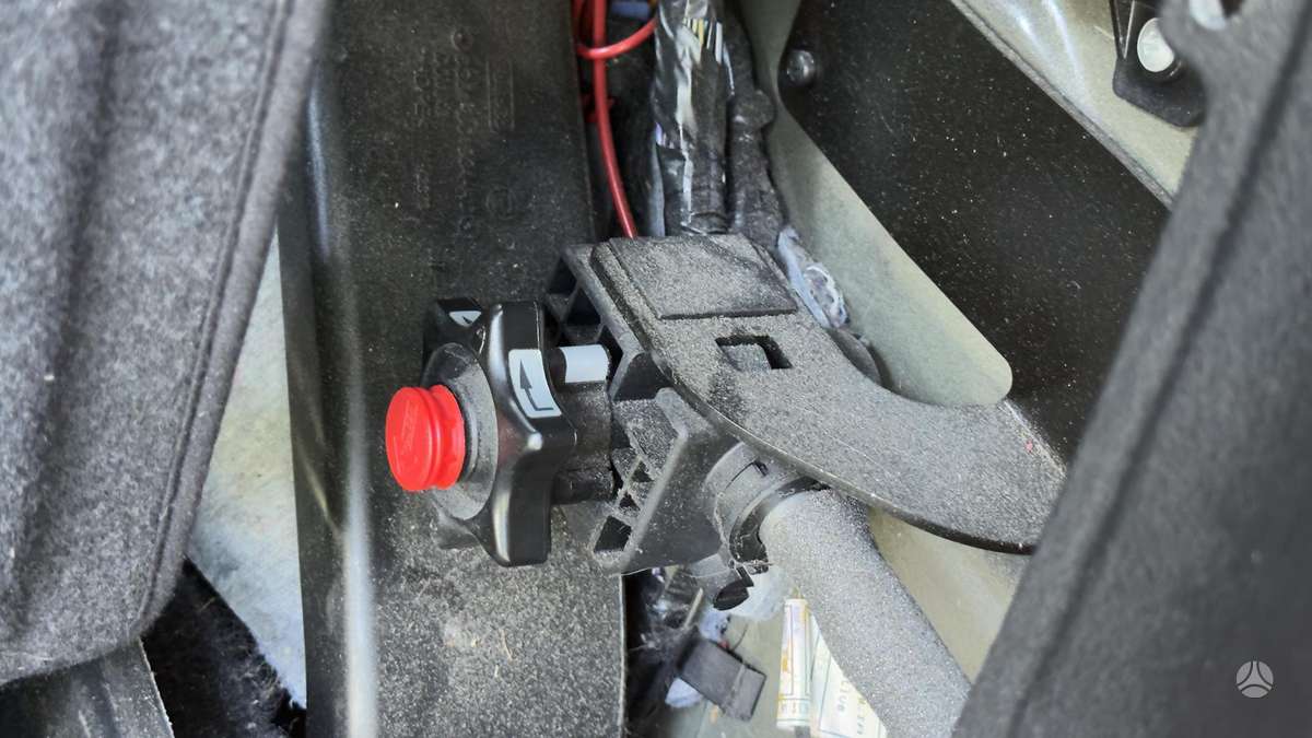Ford Galaxy 2013 — photo 29