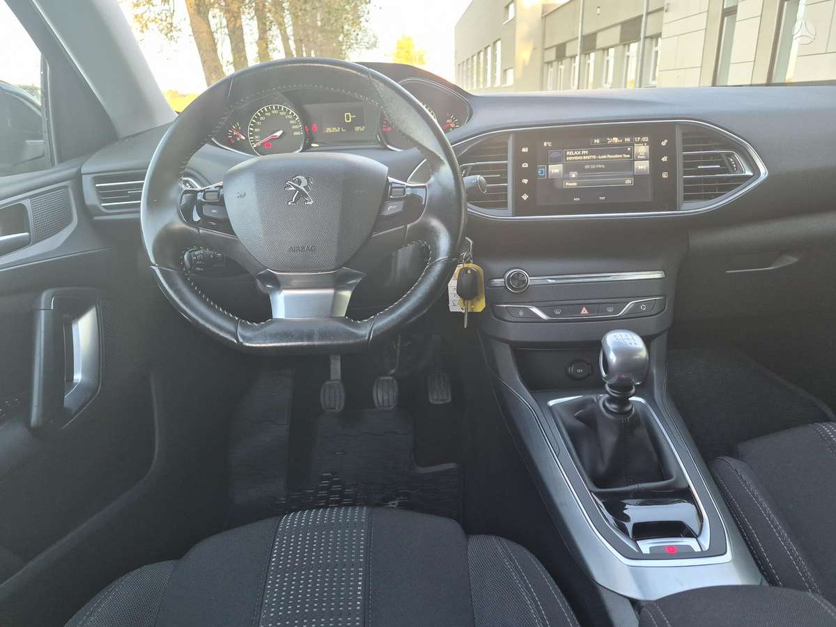 Peugeot 308 2015 — photo 18