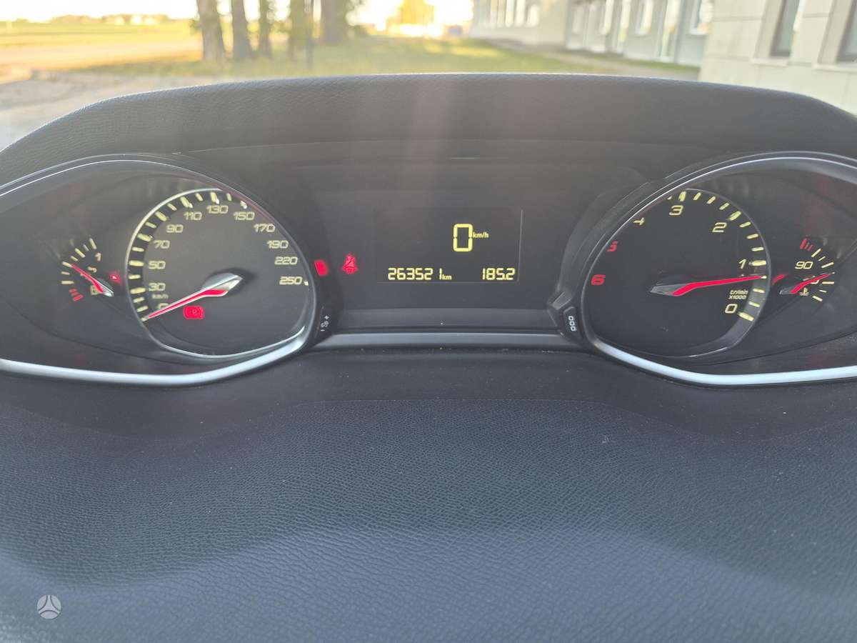 Peugeot 308 2015 — photo 19