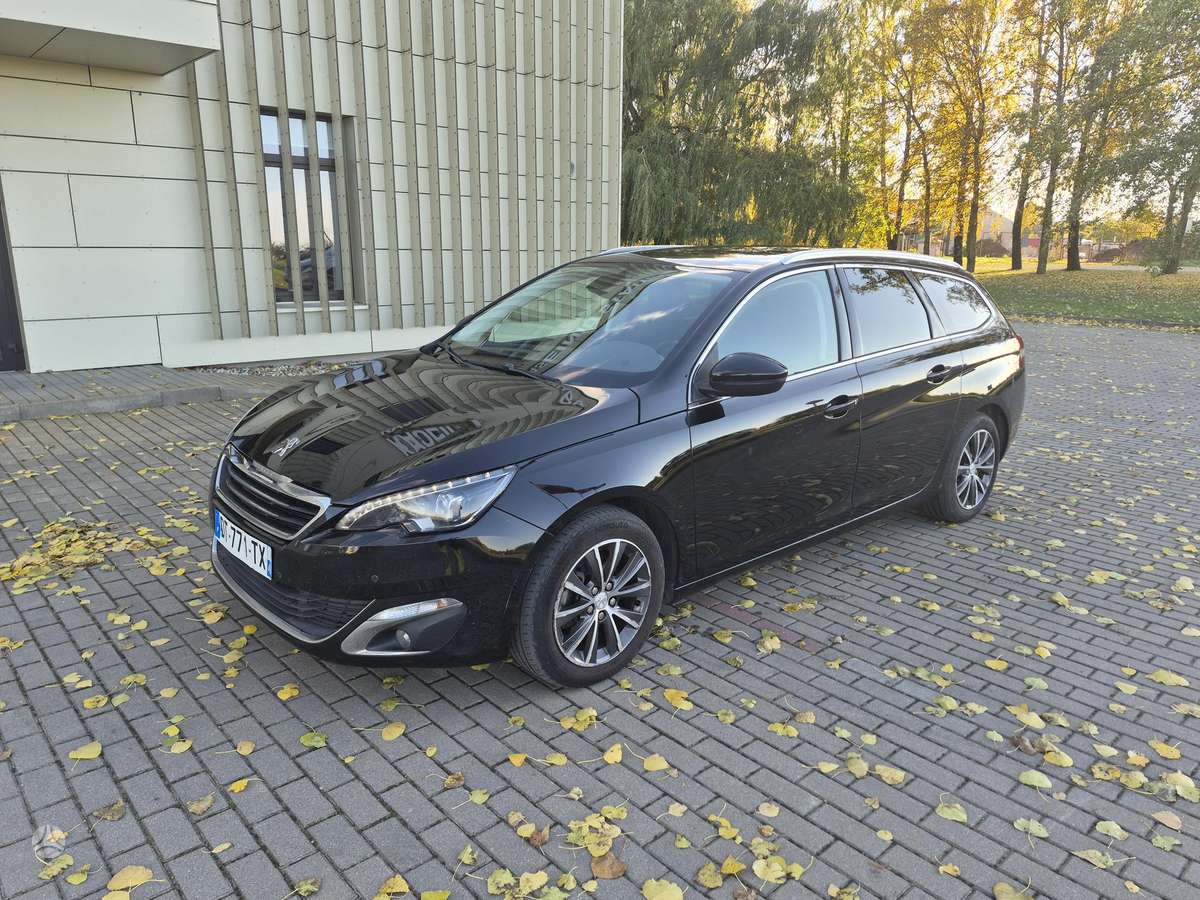 Peugeot 308 2015 — rear view