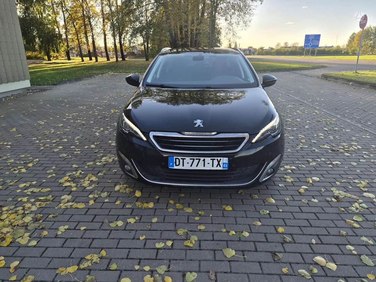Peugeot 308 2015 — interior