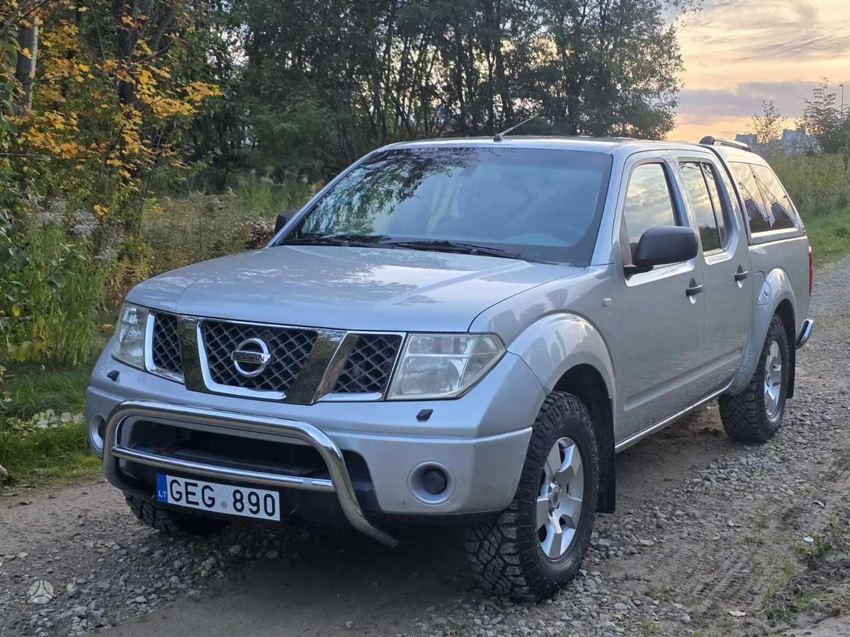 Nissan Navara 2006 — вигляд ззаду