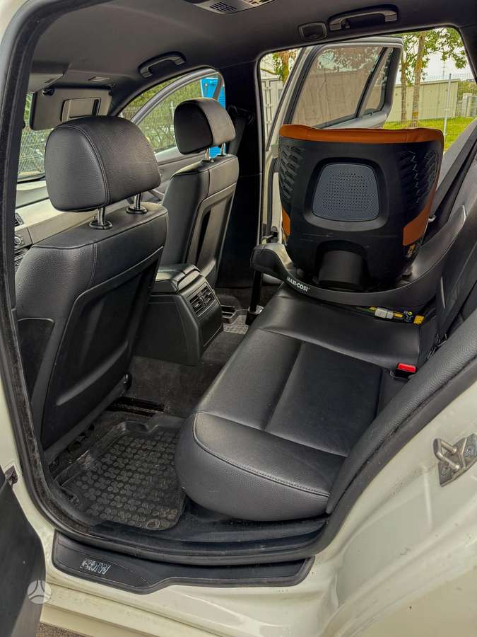 BMW 320 2010 — photo 10