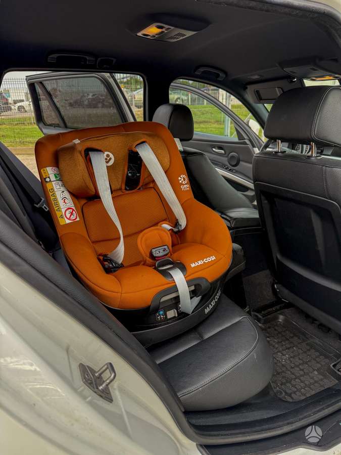 BMW 320 2010 — photo 11