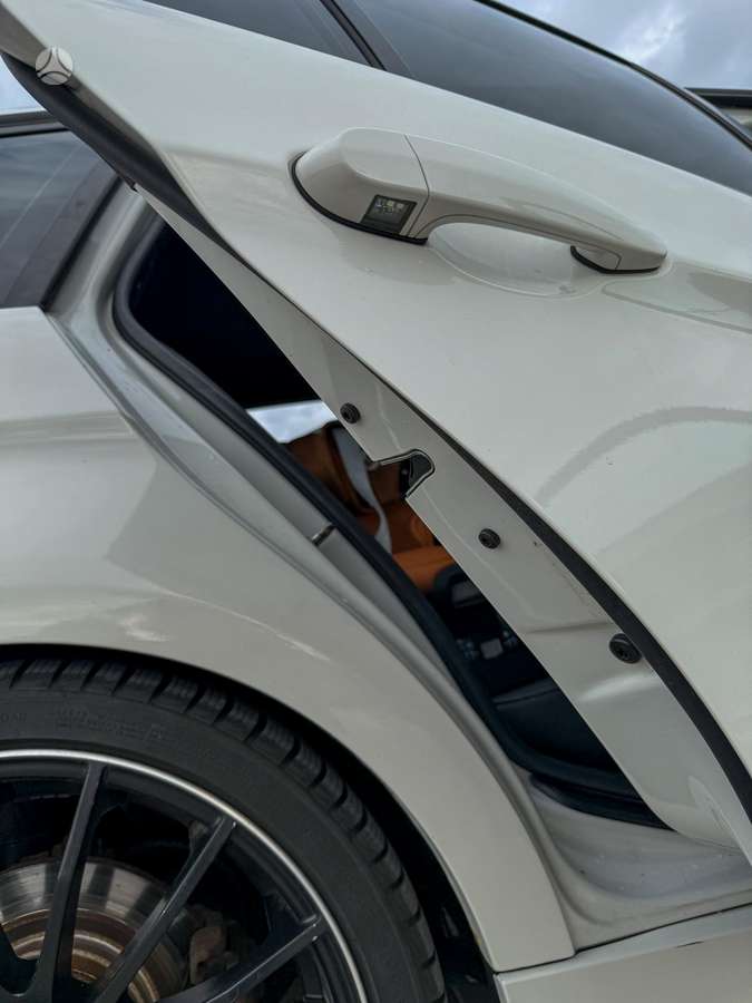 BMW 320 2010 — photo 12