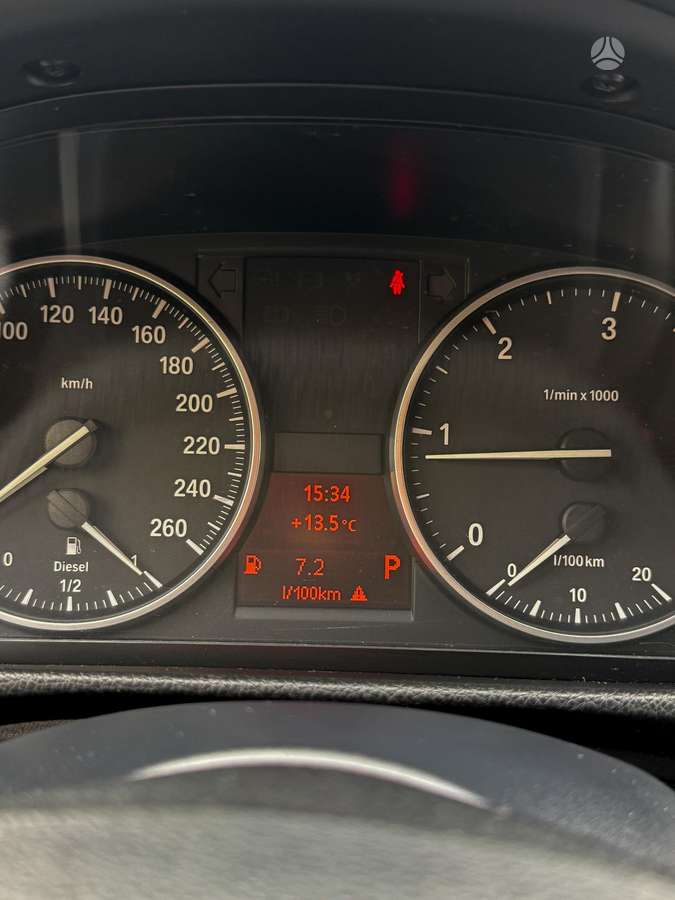 BMW 320 2010 — photo 13