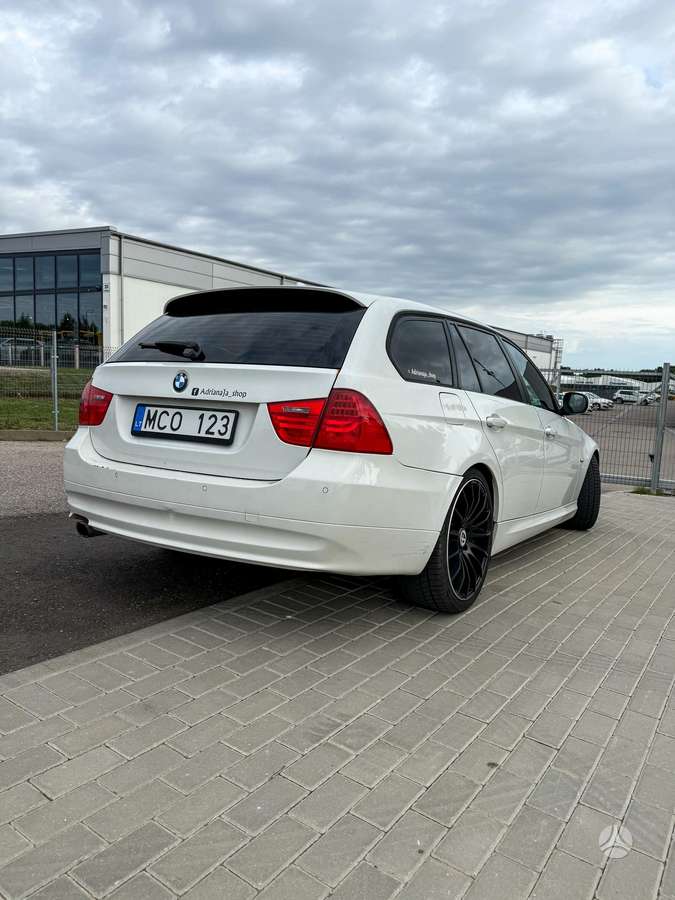 BMW 320 2010 — photo 5