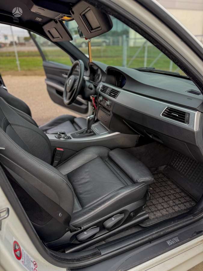 BMW 320 2010 — photo 9