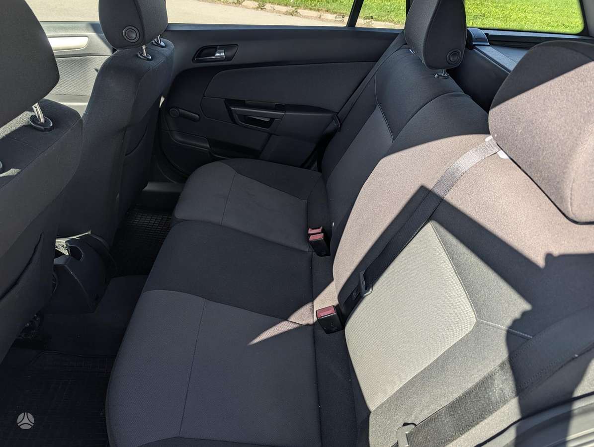 Opel Astra 2008 — photo 11
