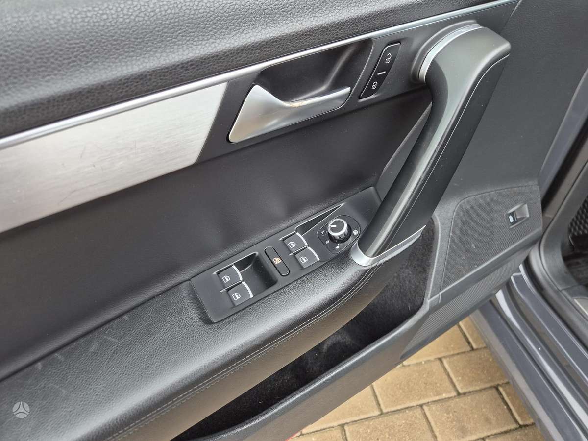 Volkswagen Passat 2013 — photo 14
