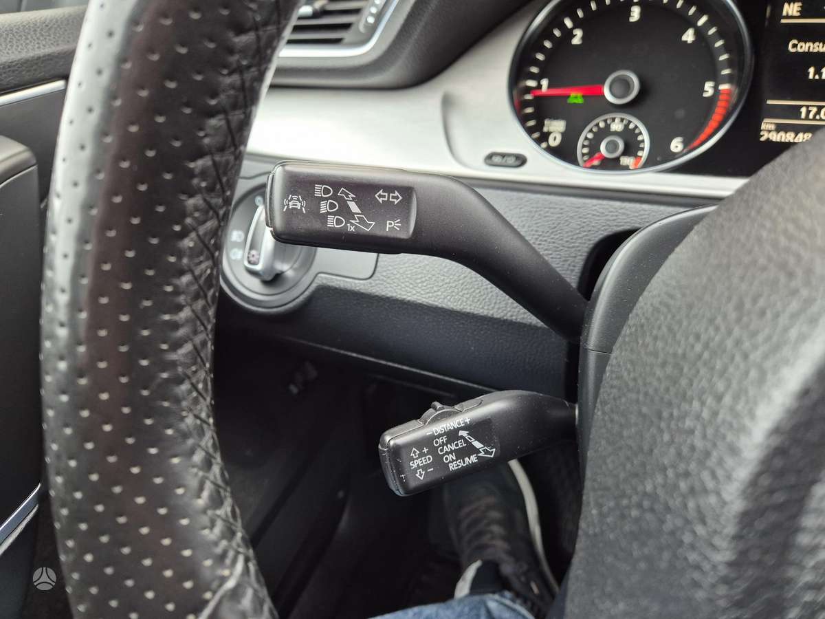 Volkswagen Passat 2013 — photo 16