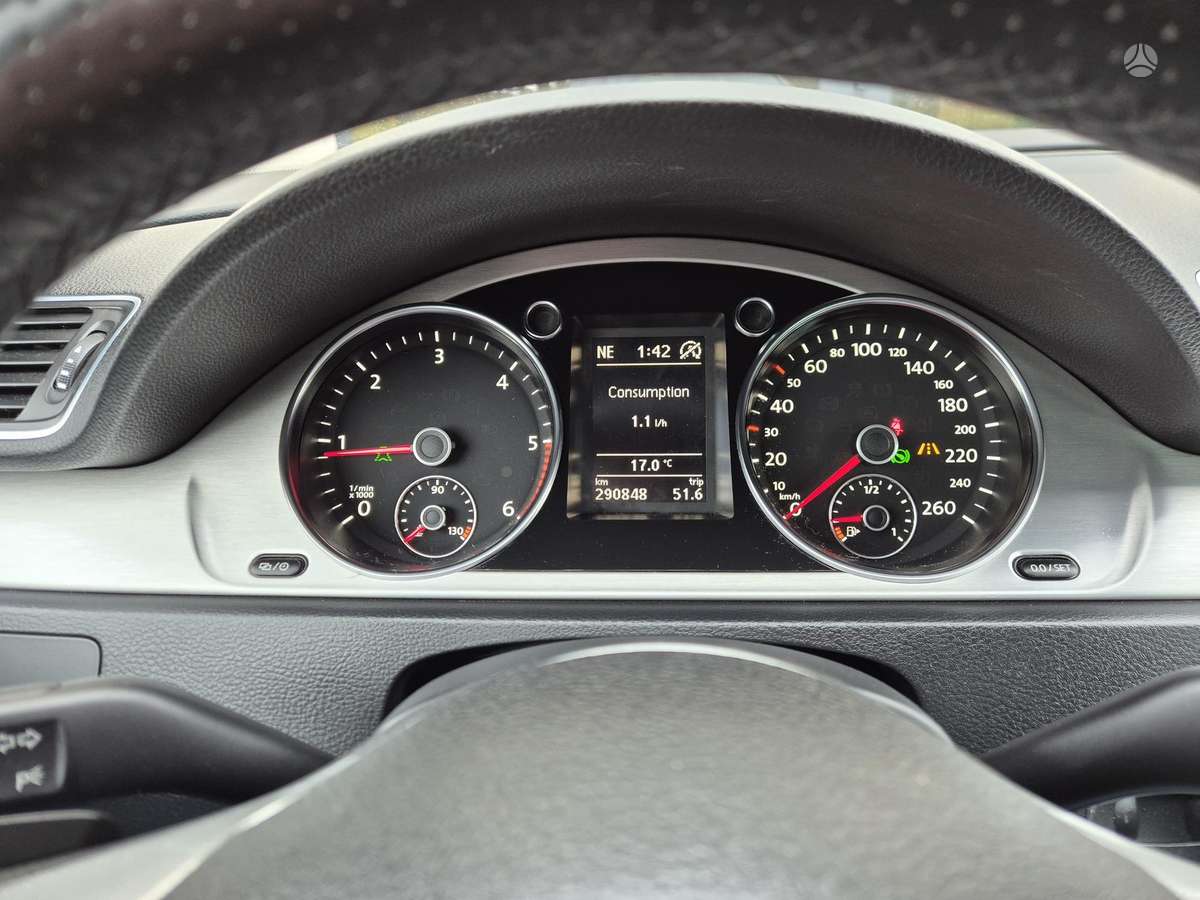 Volkswagen Passat 2013 — photo 18