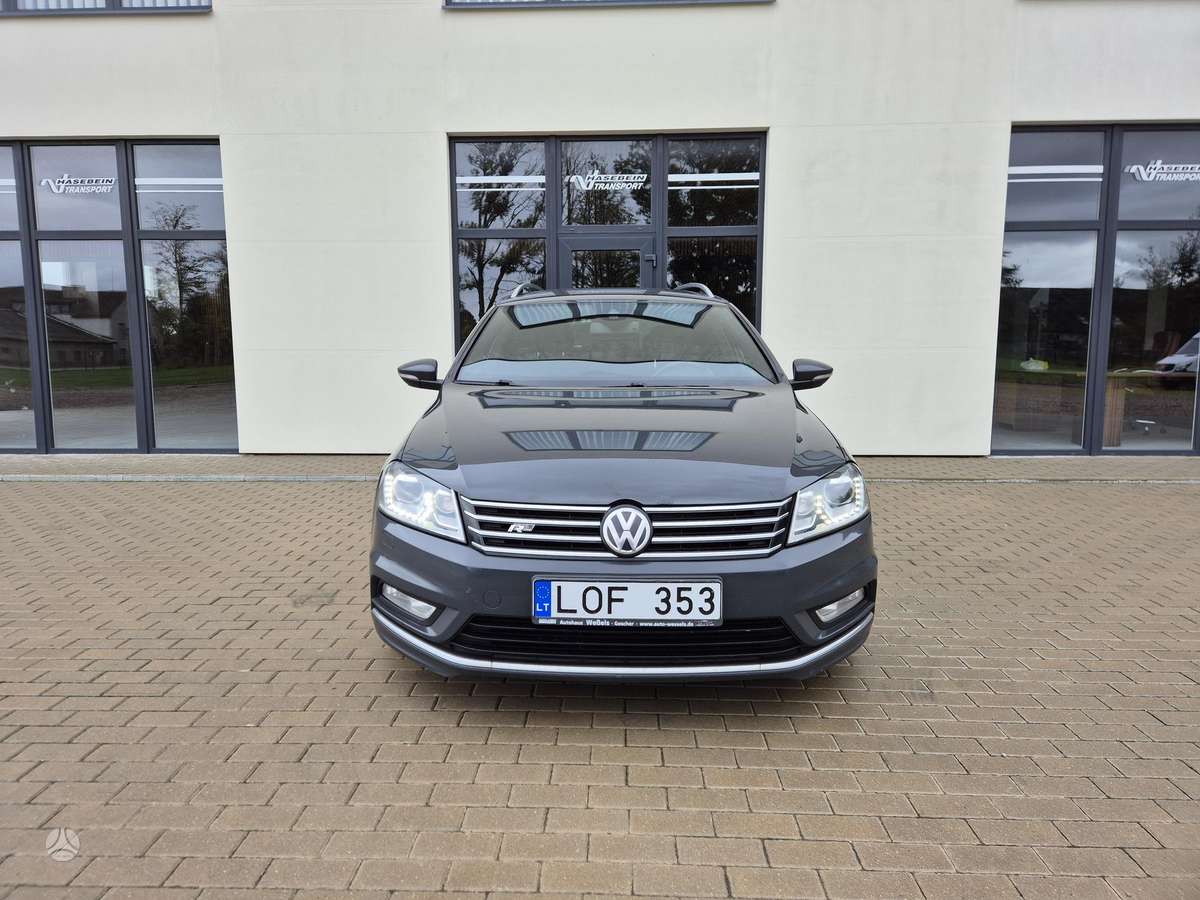 Volkswagen Passat 2013 — rear view