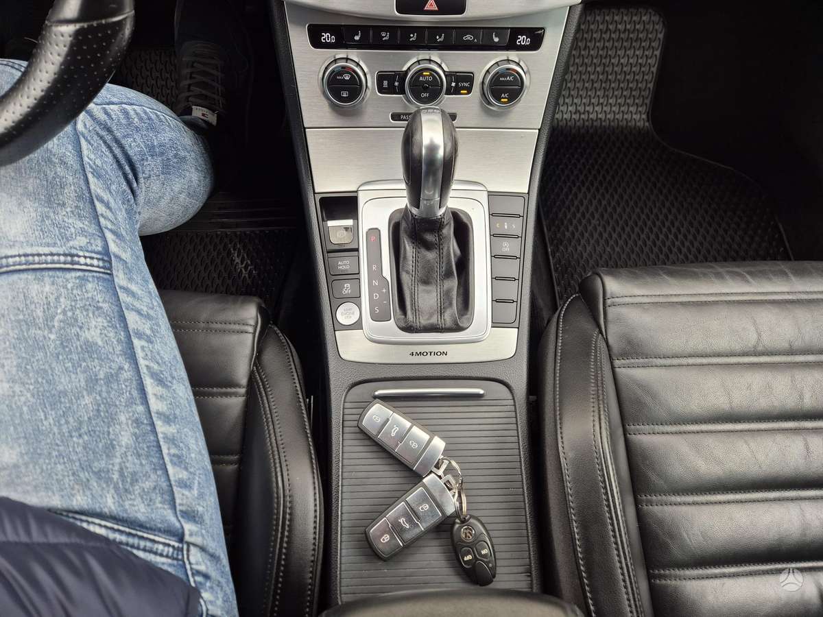 Volkswagen Passat 2013 — photo 21